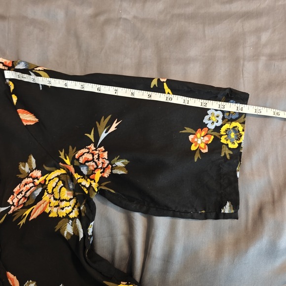 Old Navy Black Floral Lace-Up Tunic Dress 3/4 Sleeve Pintuck Front V‎ Neck XL - Picture 7 of 10